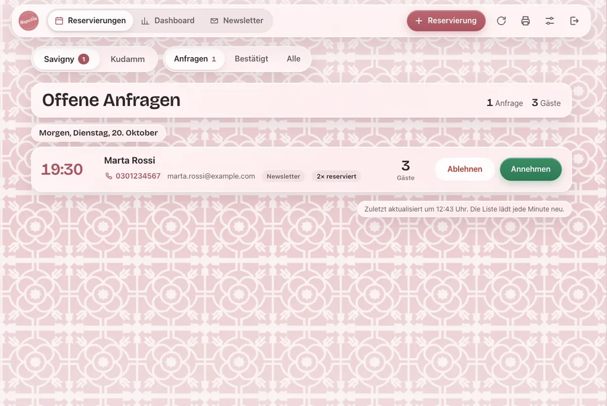 Reservierungssystem von Napolita: Liste offener Tischanfragen mit Buttons zum Annehmen und Ablehnen